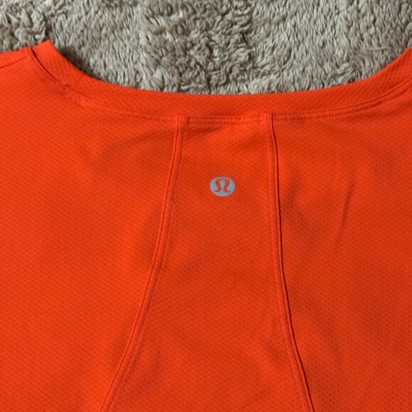 Like New Lululemon Muscle Love Long Sleeve Cropped Anti Stink Athletic Shirt L - Picture 8 of 8